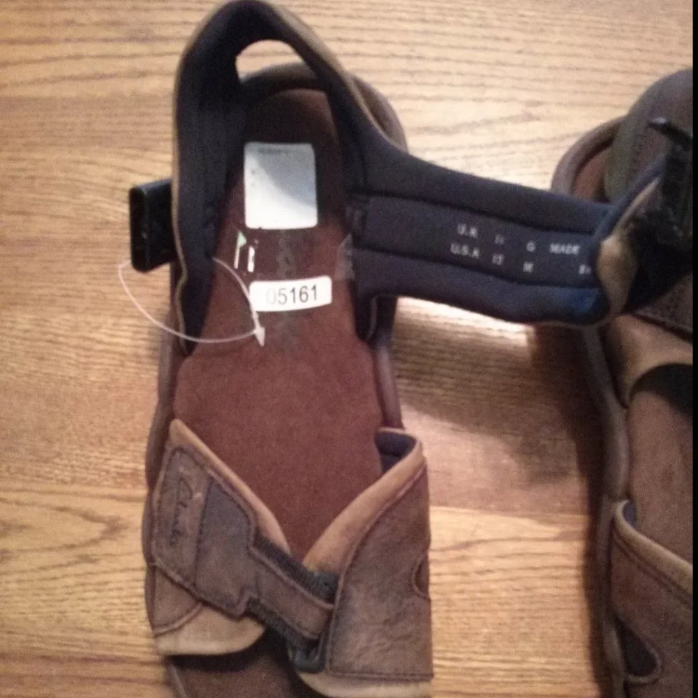New Clarks Leather/Nubuck Trekking Sandals - Size 12 Summer Travel Outdoor